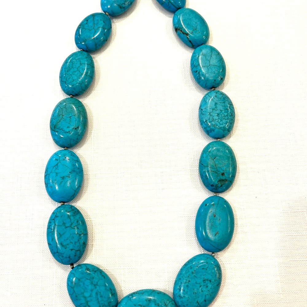 Vintage ~ Turquoise Flat Oval Stones ~ Large Necklace with Spring Clasp - Picture 4 of 11
